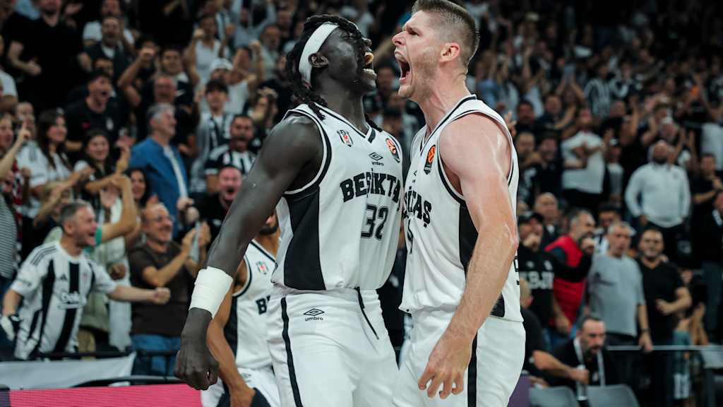 Wenyen Gabriel (left) played for FC Bayern Basketball last season
