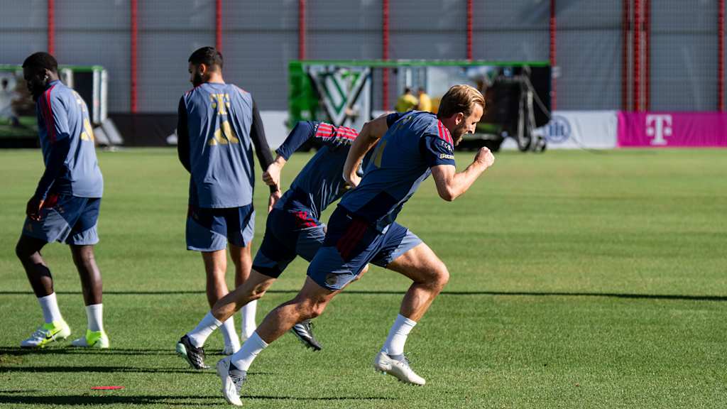 Harry Kane setzt zum Sprint an im Abschlusstraining des FC Bayern vor dem Bundesliga-Spiel gegen RB Leipzig.
