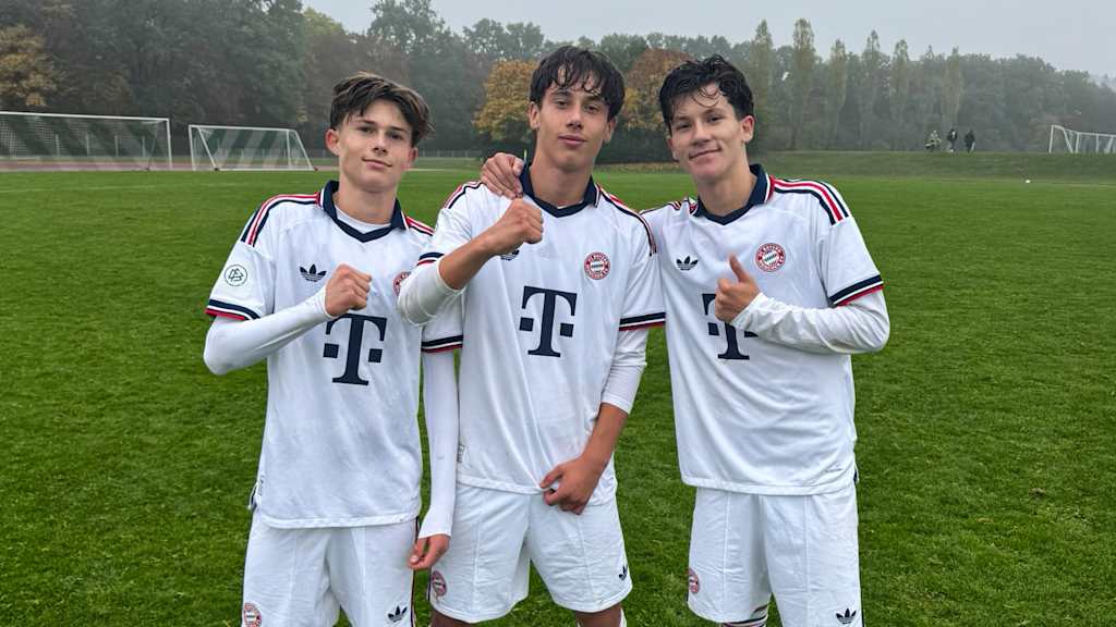 Die Spieler im Gruppenportrait.