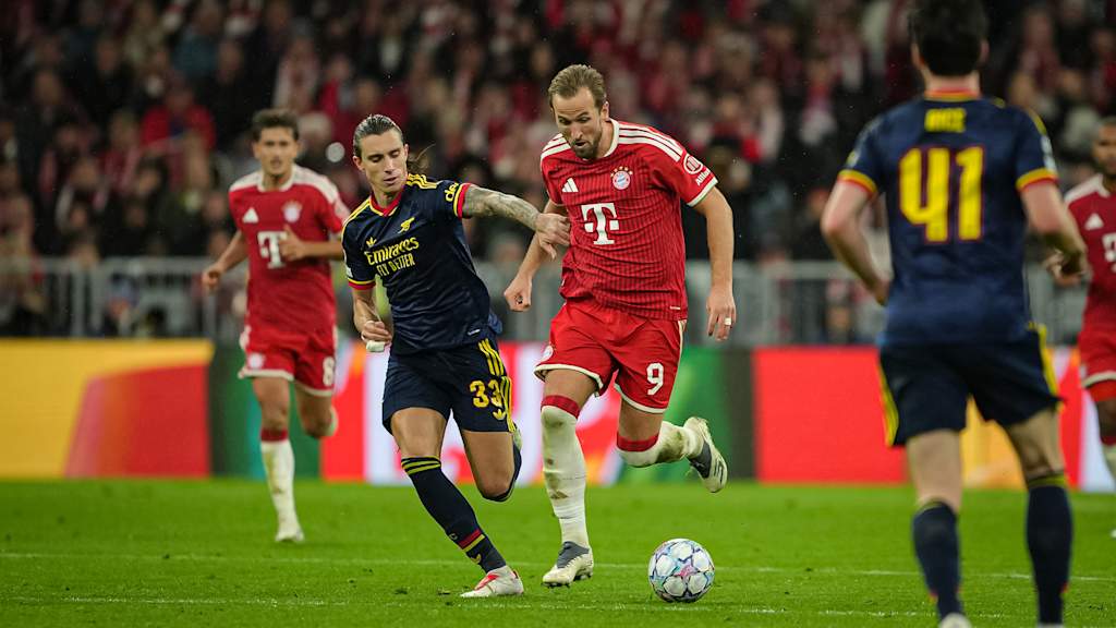 Harry Kane mit Ball am Fuß während des Champions League-Heimspiels des FC Bayern gegen den FC Arsenal