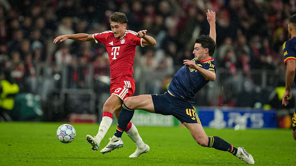 Tom Bischof im Zweikampf um den Ball während des Champions League-Heimspiels des FC Bayern gegen den FC Arsenal