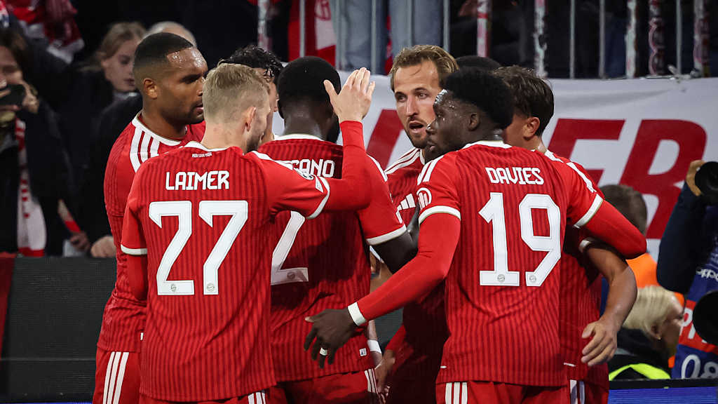 Harry Kane, Alphonso Davies und Co. jubeln während des Champions League-Heimspiels des FC Bayern gegen den FC Arsenal