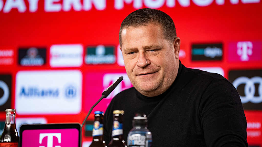 Max Eberl spricht auf einem Pressetalk