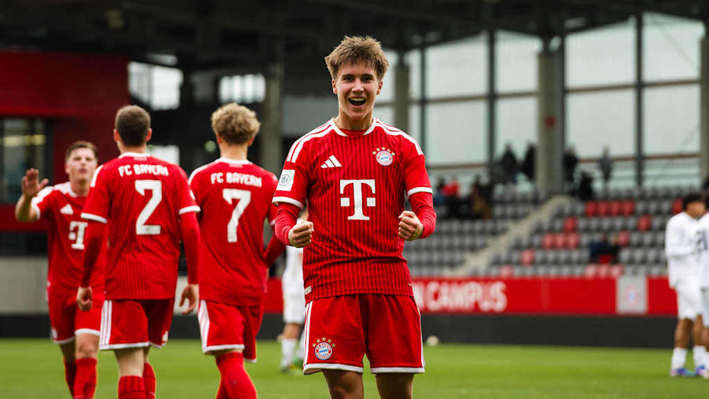 Simon Schaff bejubelt seinen Treffer.