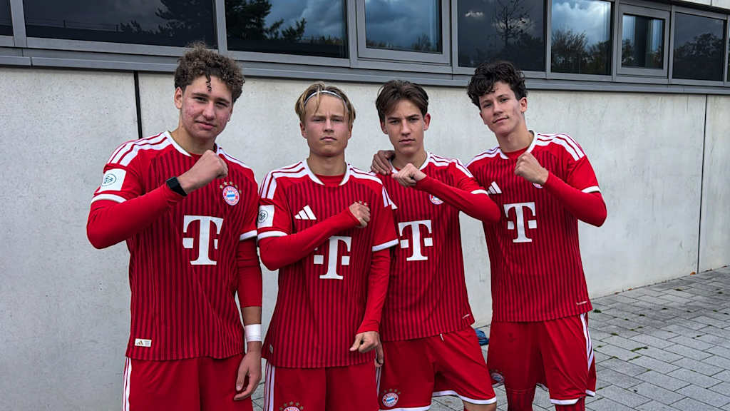 Roko Ciglar, Maxi Mahr, Franz Hoffmann und Florent Krasniqi ballen die Faust.