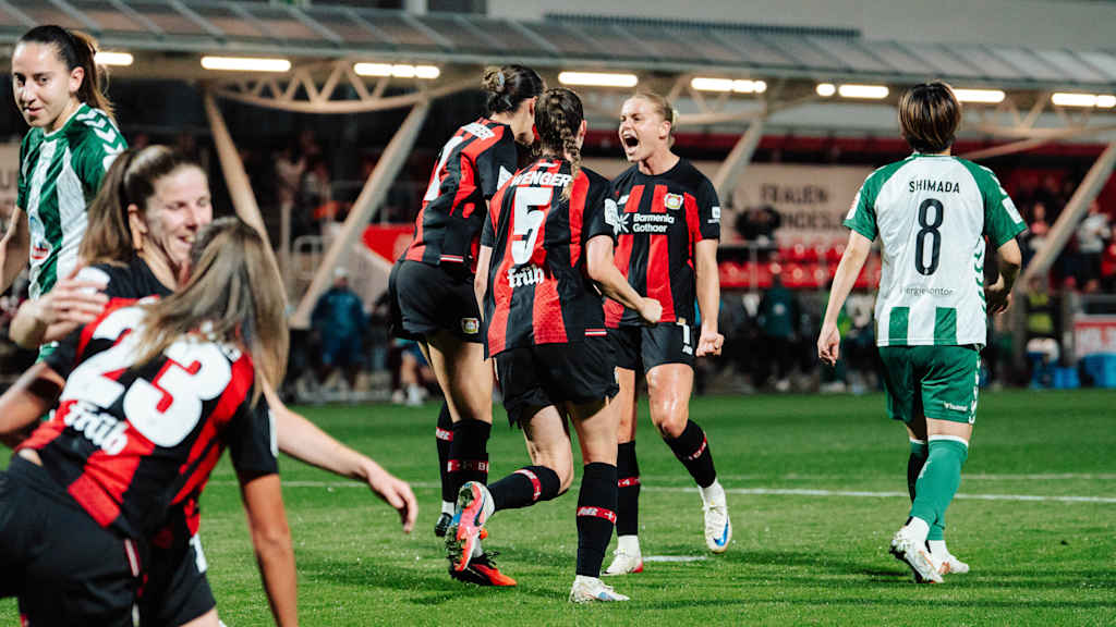 Bayer 04 Leverkusen bejubelt ein Tor in der Bundesliga.