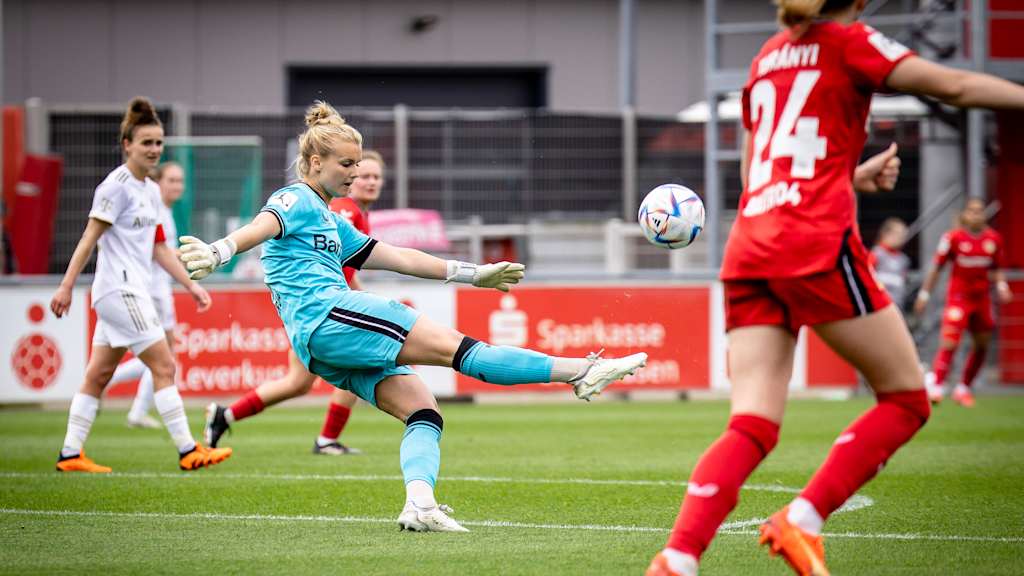 Anna Klink im Einsatz für Bayer 04 Leverkusen.