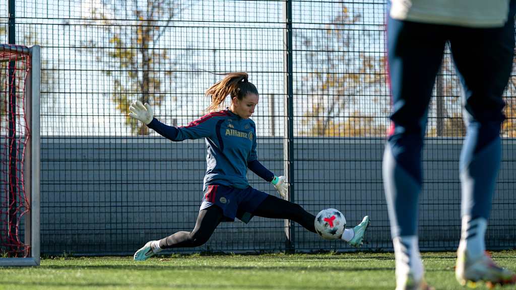 Ena Mahmutovic während einer Trainingseinheit der FC Bayern Frauen.