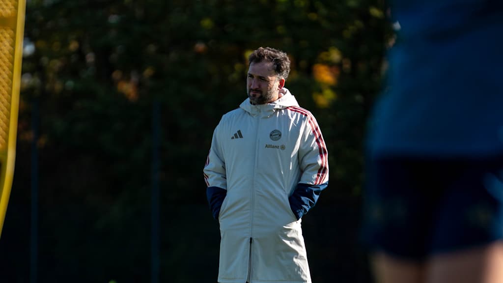 José Barcala während einer Trainingseinheit der FCB-Frauen.