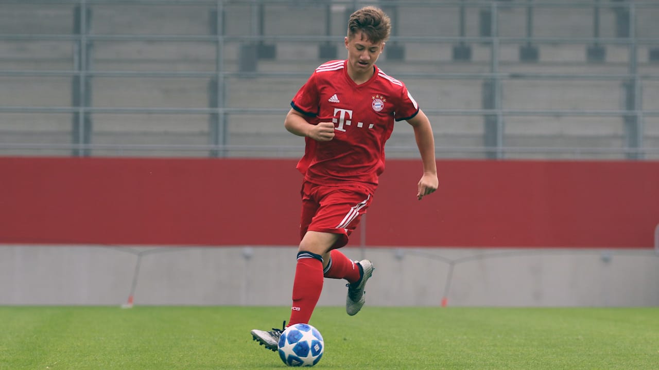u19kickers_fcb_300319