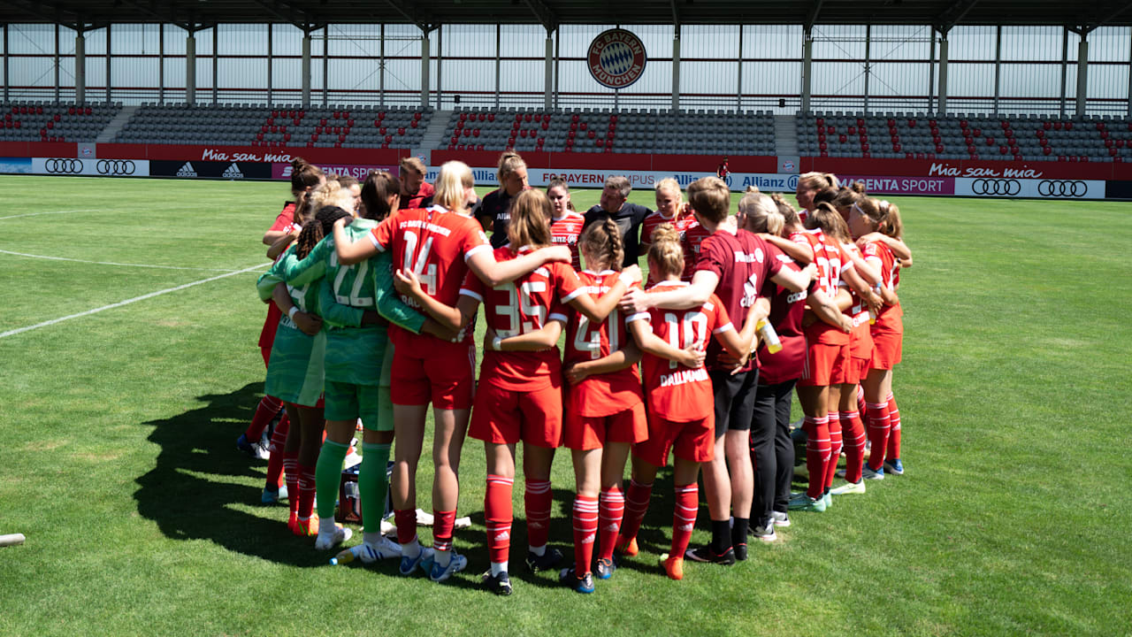 FC Bayern Frauen im Testspiel gegen Brighton Hove Albion