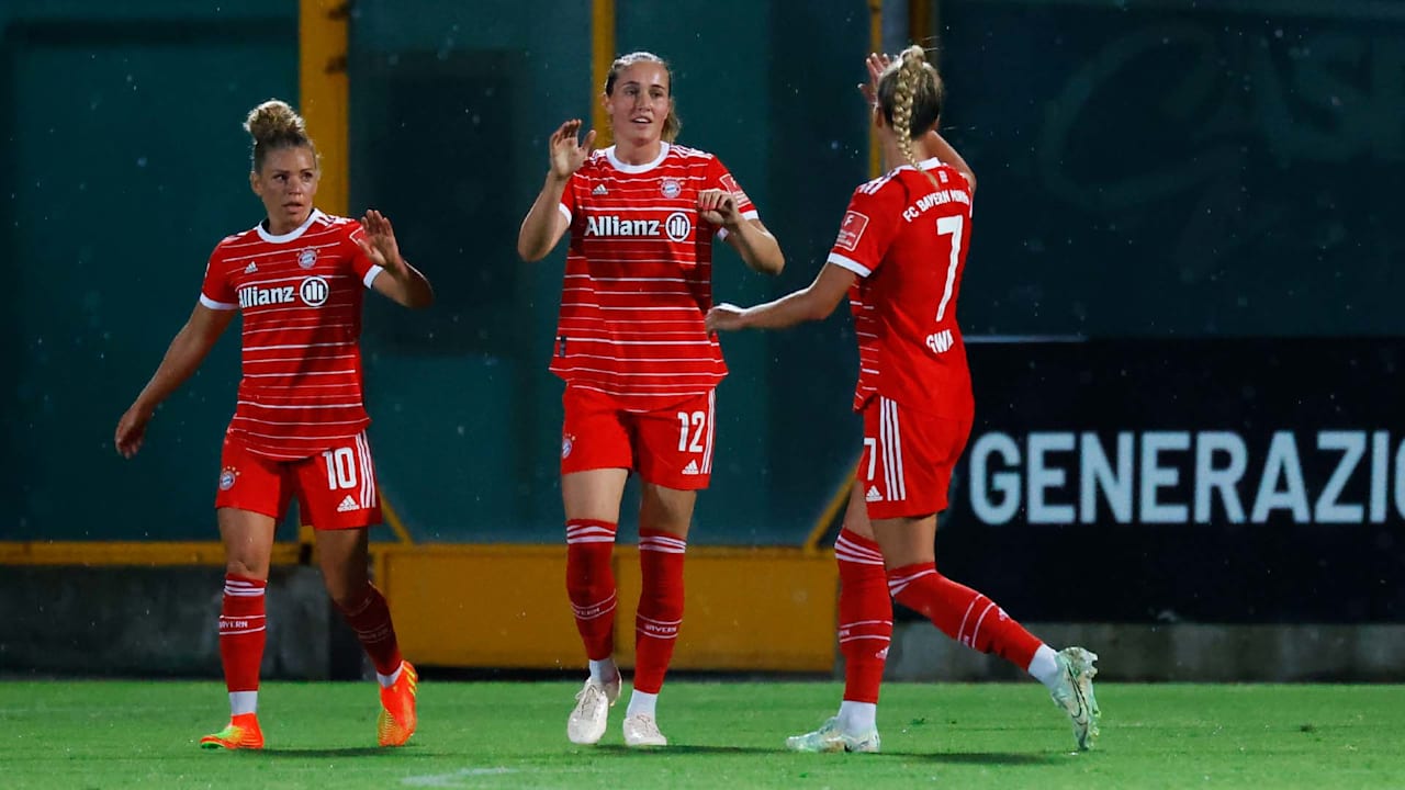 Linda Dallmann, Sydney Lohmann und Giulia Gwinn vom FC Bayern München.