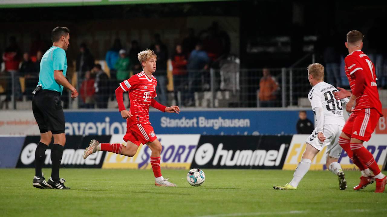 Die FC Bayern Amateure reisten am zwölften Spieltag der Regionalliga Bayern nach Burghausen - die besten Szenen im Video.