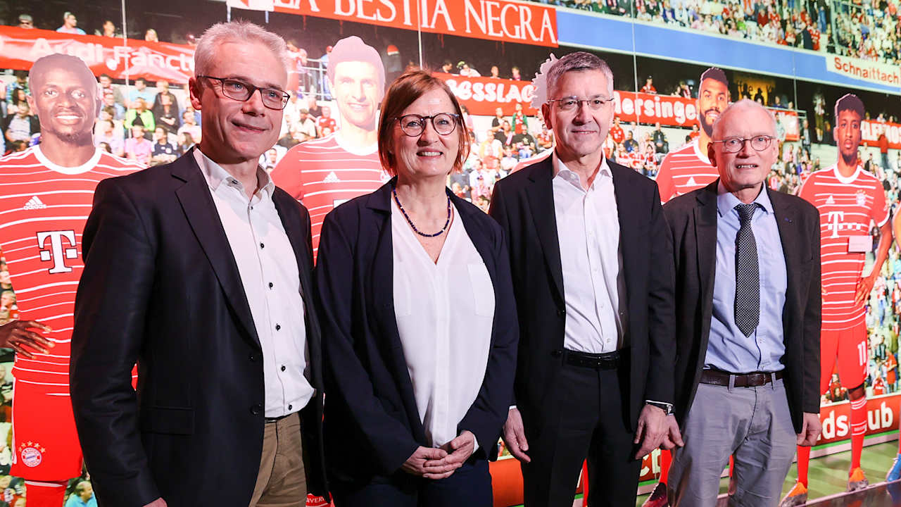 Hainer Spendenübergabe FC Bayern Museum