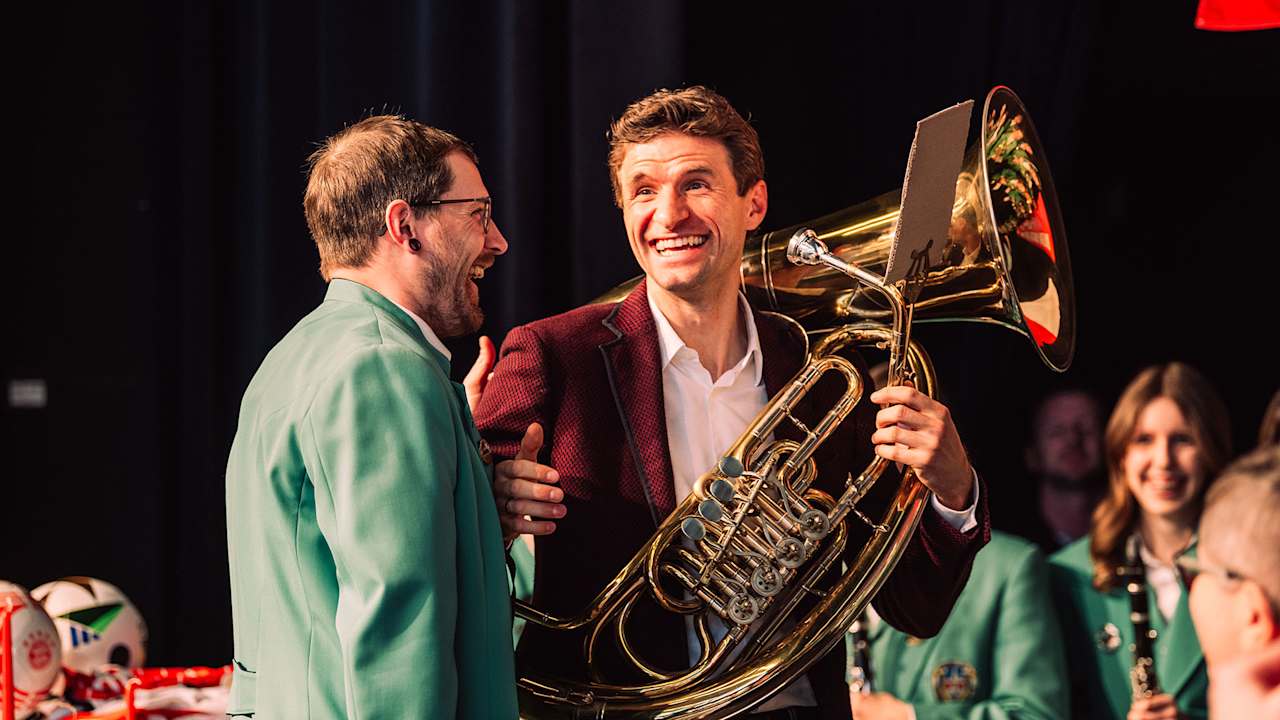 Thomas Müller at a fan club visit