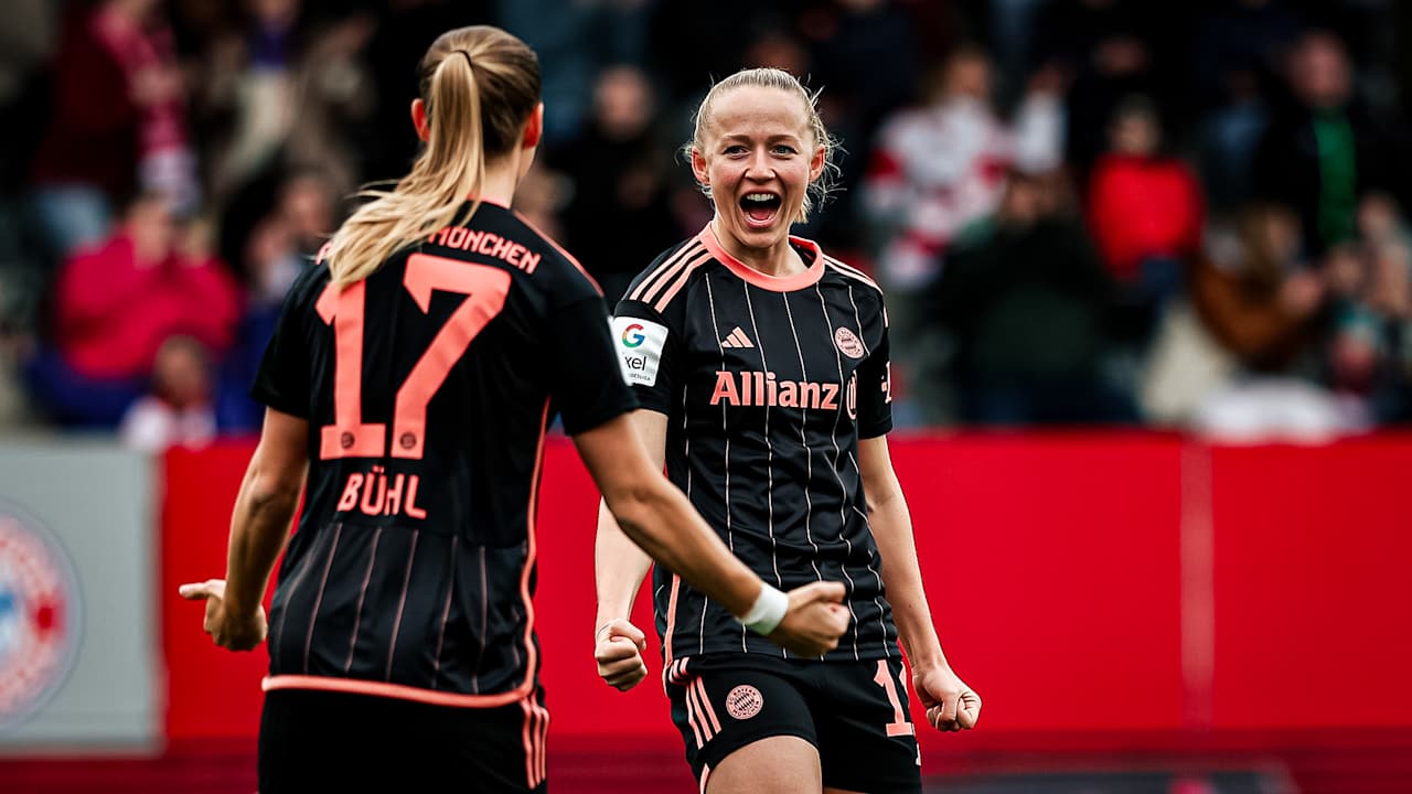 Lea Schüller, Klara Bühl, Jubel, FC Bayern Women vs. RB Leipzig