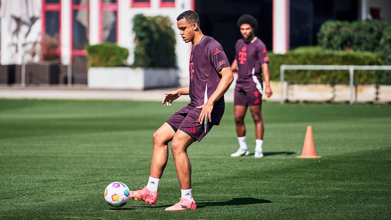 Tarek Buchmann entrenamiento FC Bayern Serge Gnabry