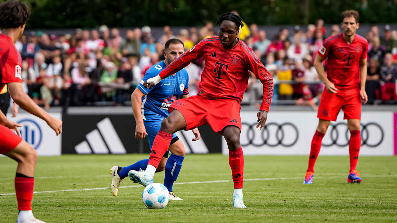 Spielszene aus dem Freundschaftsspiel FC Rottach-Egern vs. FC Bayern