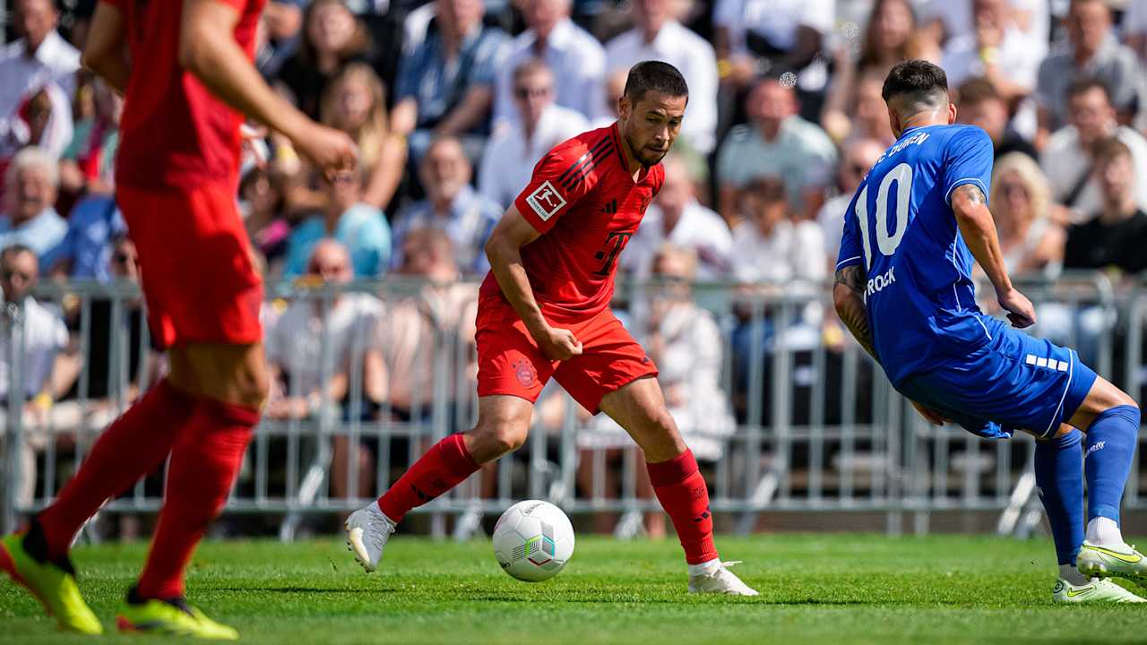 Spielszene aus dem Freundschaftsspiel 1. FC Düren vs. FC Bayern