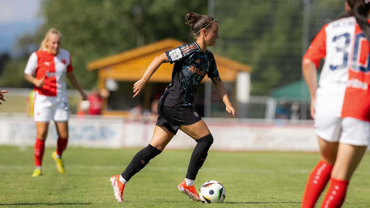 Julia Zigiotti von den FC Bayern Frauen im Testspiel gegen Slavia Prag