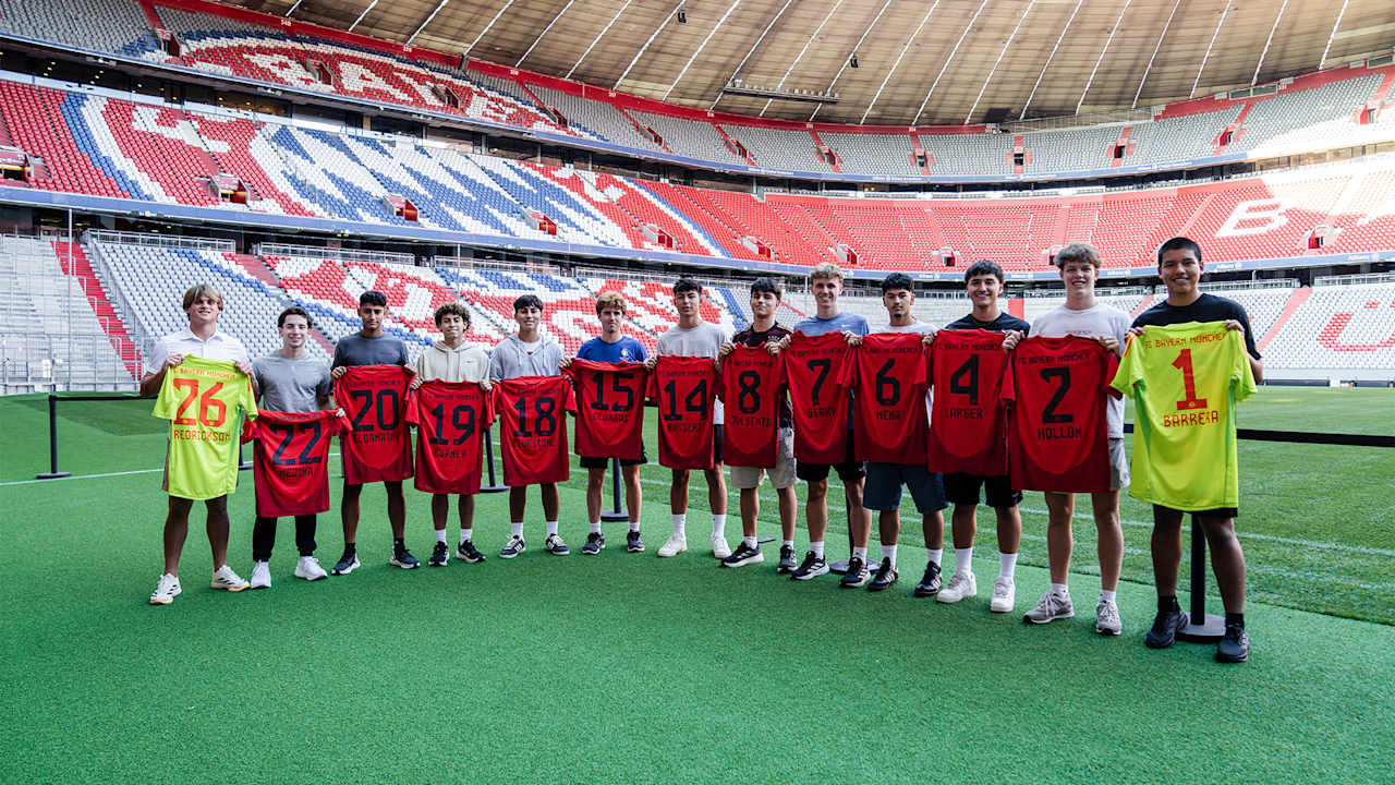 The new cohort of the FC Bayern Global Academy with their shirts in the Allianz Arena.