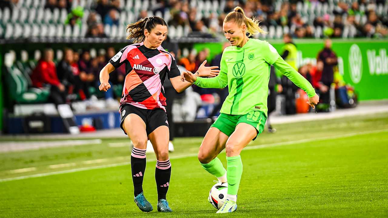 Tuva Hansen, Zweikampf, FC Bayern Frauen auswärts beim VfL Wolfsburg