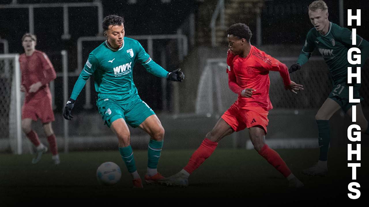 Noel Aseko Nkili, Zweikampf im Spiel der FC Bayern Amateure beim FC Augsburg II