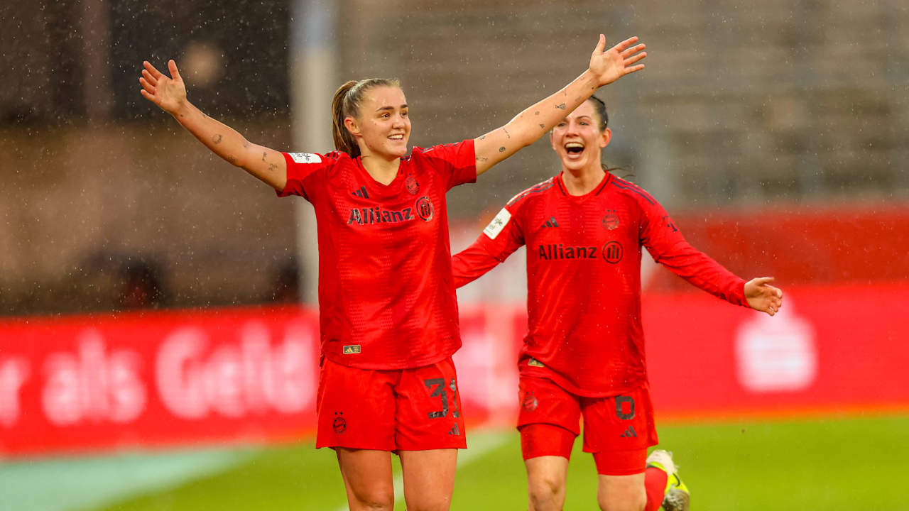FC Bayern Frauen bei der SGS Essen