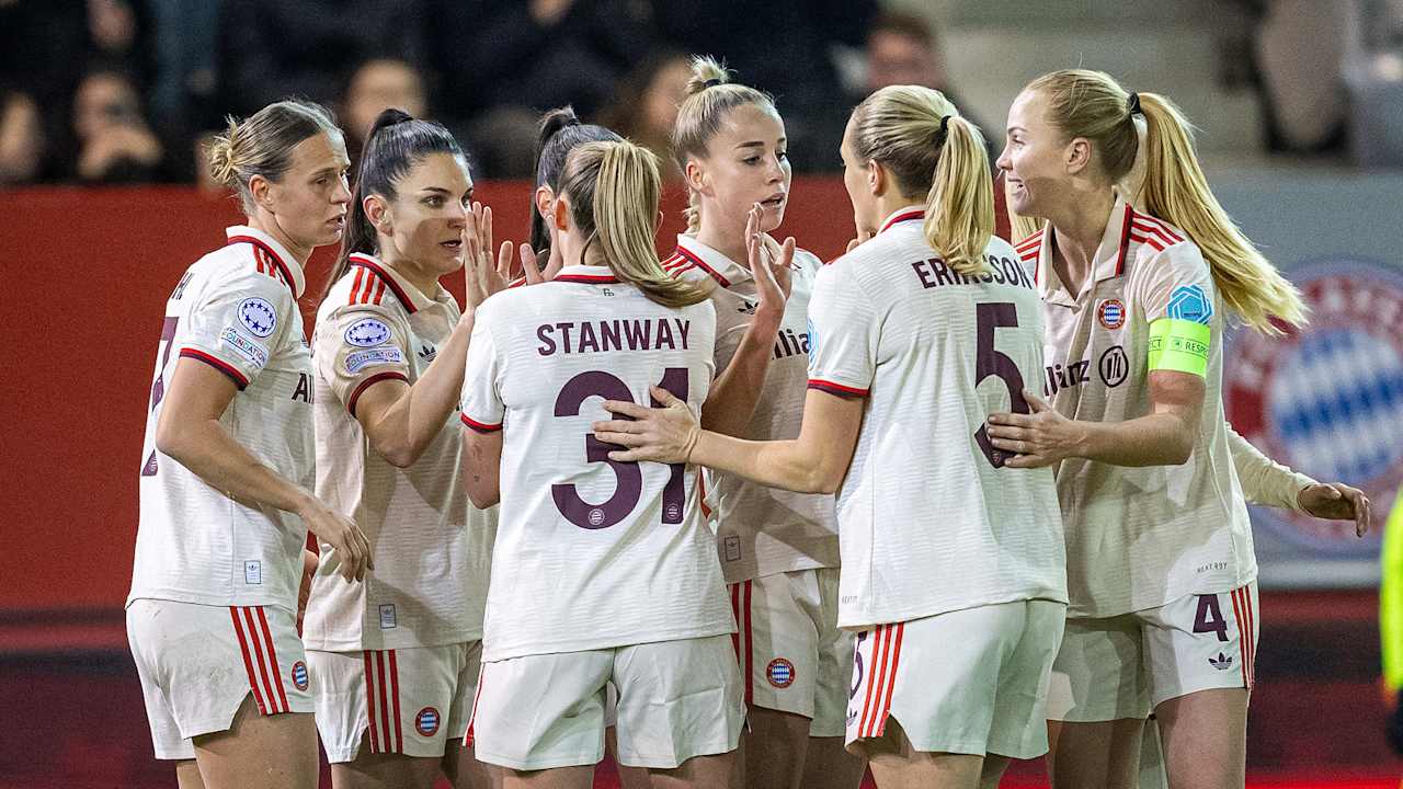 Team celebration in FC Bayern Women's home match against Juventus