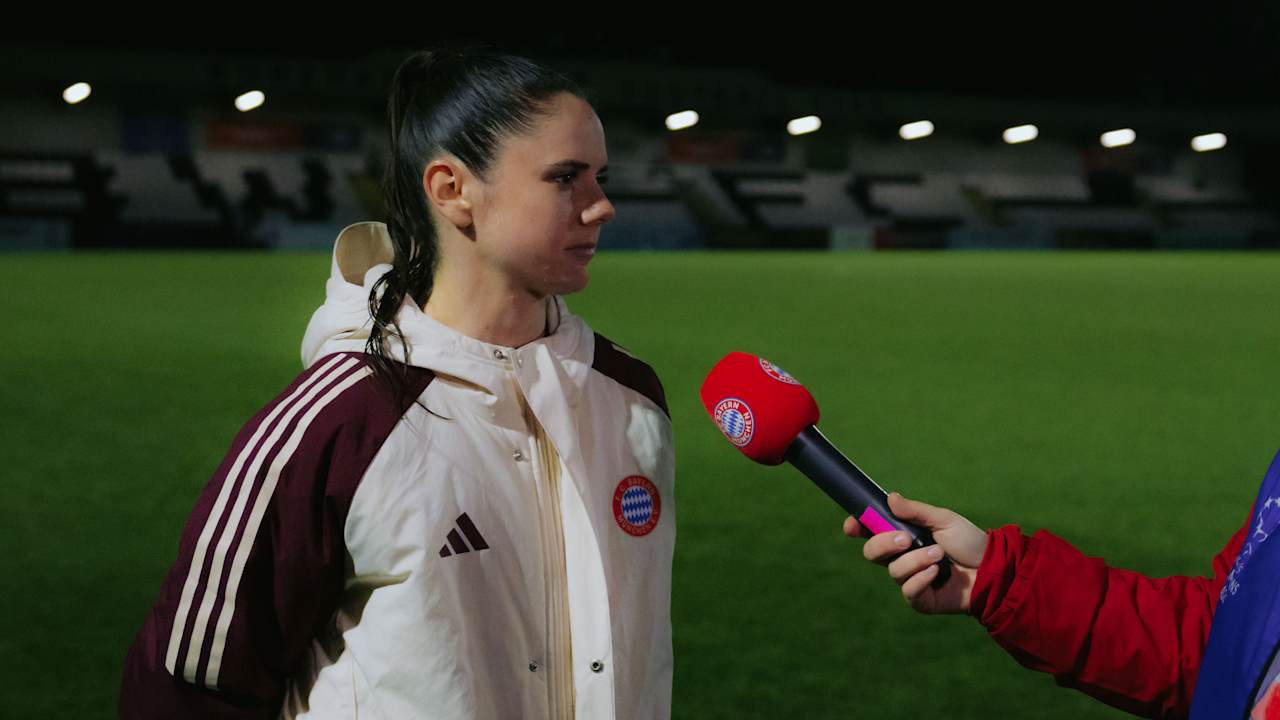 Sarah Zadrazil nach dem Auswärtsspiel der FC Bayern Frauen beim FC Arsenal