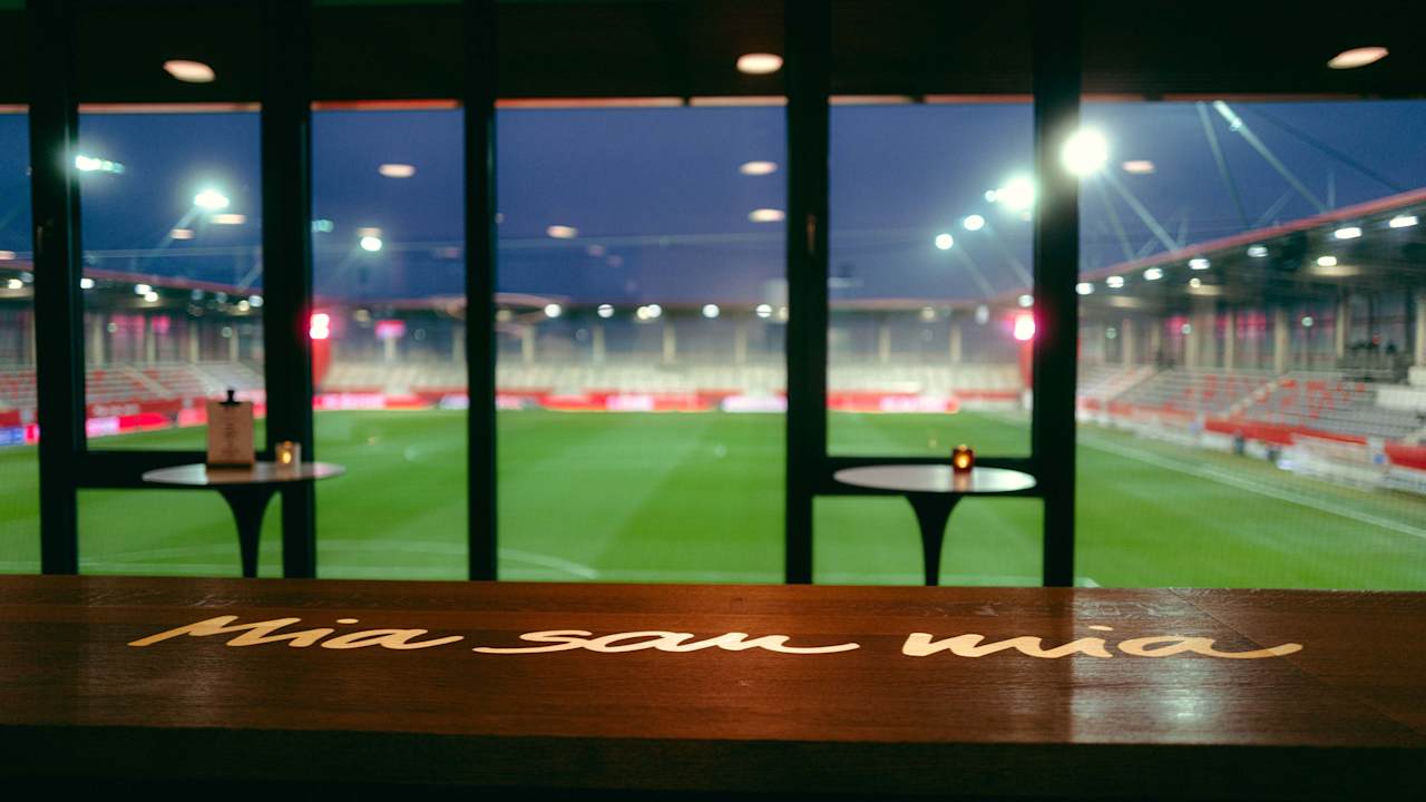 Der VIP-Bereich bei Heimspielen der FC Bayern Frauen am FC Bayern Campus
