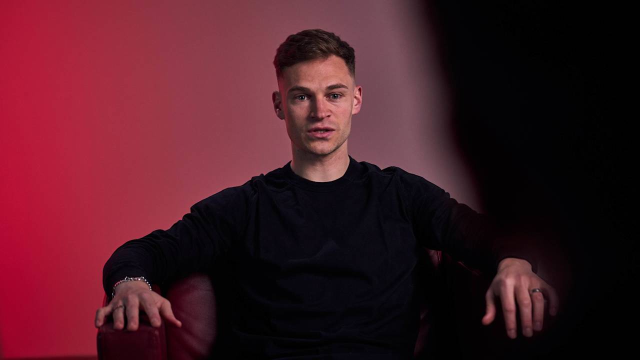 Joshua Kimmich sitting on a chair
