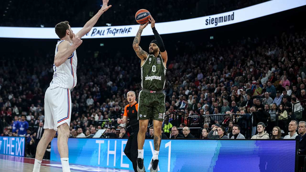 FC Bayern Basketball falls at home to Anadolu Efes in the SAP Garden.
