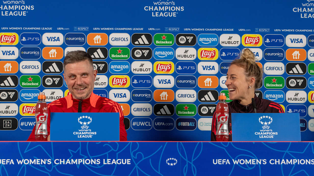 Caro Simon and Alex Straus sitting side by side on the podium during the press conference