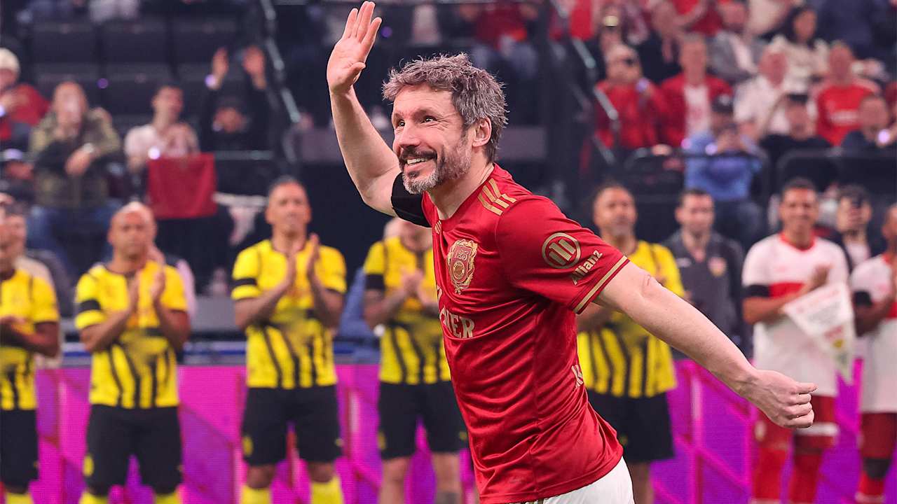 Szene aus dem Spiel zwischen den FC Bayern Legends und Real Madrid beim Beckenbauer Cup