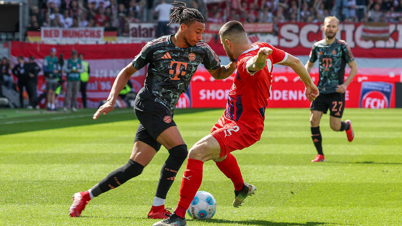 Szene aus dem Spiel zwischen dem 1. FC Heidenheim und dem FC Bayern