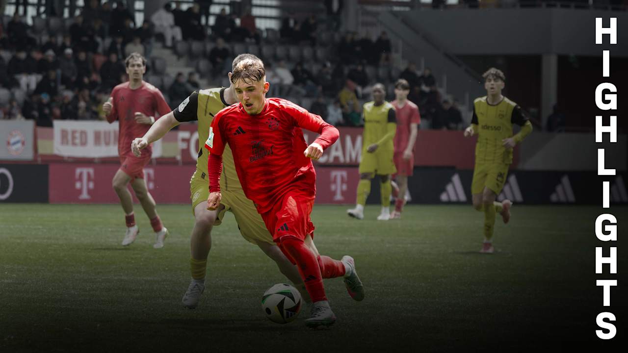 Spielszene aus dem Duell der FC Bayern U19 gegen Borussia Dortmund