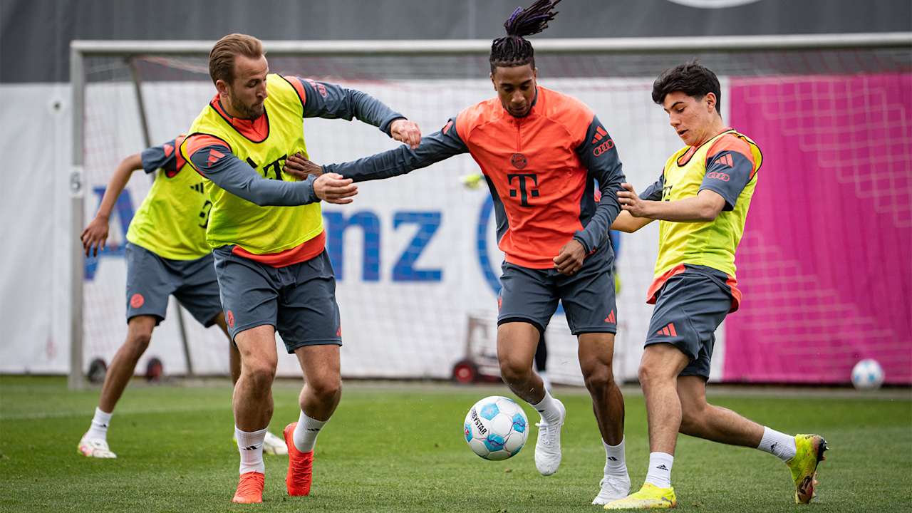 Michael Olise Harry Kane Bayern Training Hoffenheim