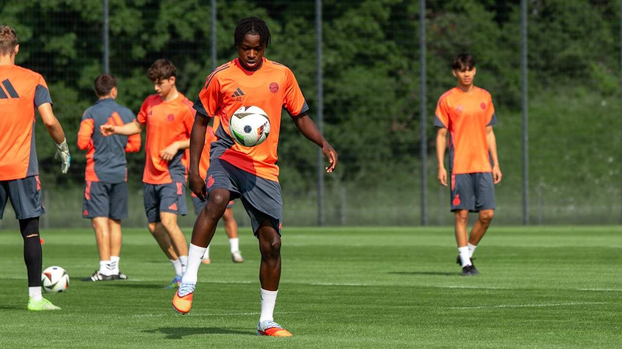 Aristide Hentcho Nseke im Training der U19 des FC Bayern