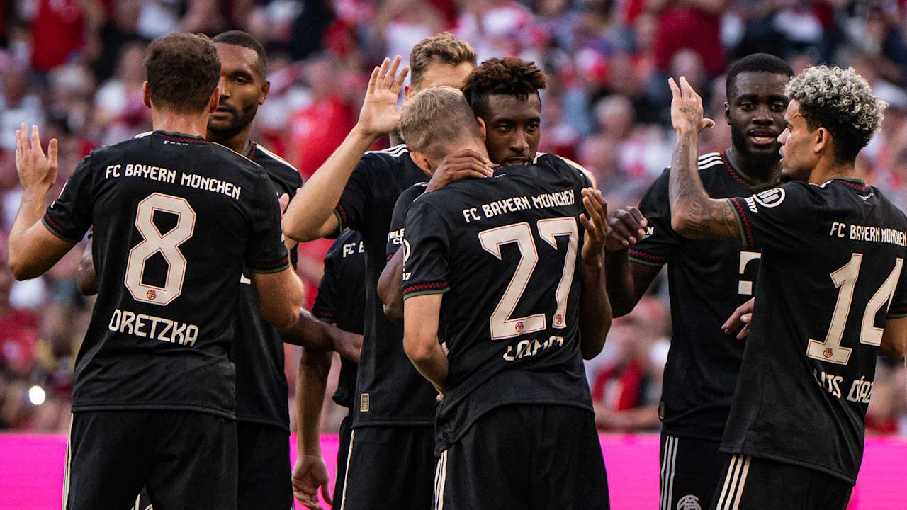 Kingsley Coman bejubelt sein Tor zum 2:0 im Testspiel des FC Bayern gegen Tottenham Hotspur.