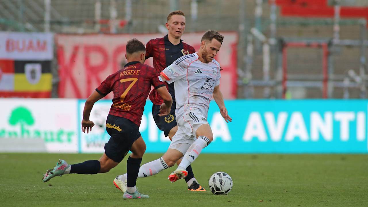 Benno Schmitz im Zweikampf.