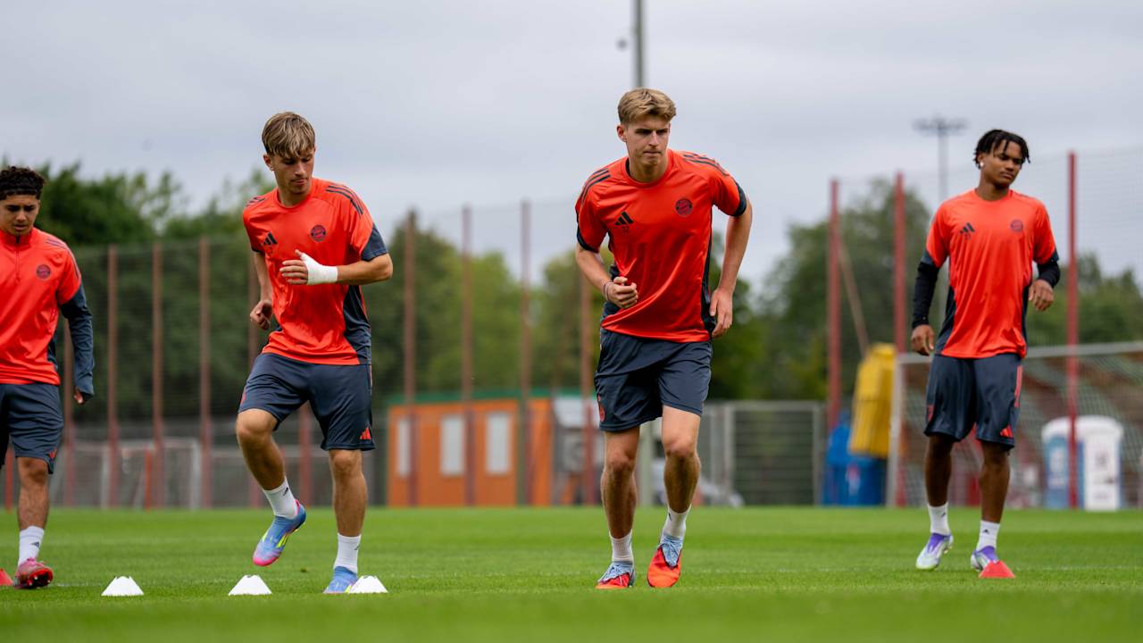 Tim Binder und Grayson Dettoni im Training der FC Bayern Amateure.
