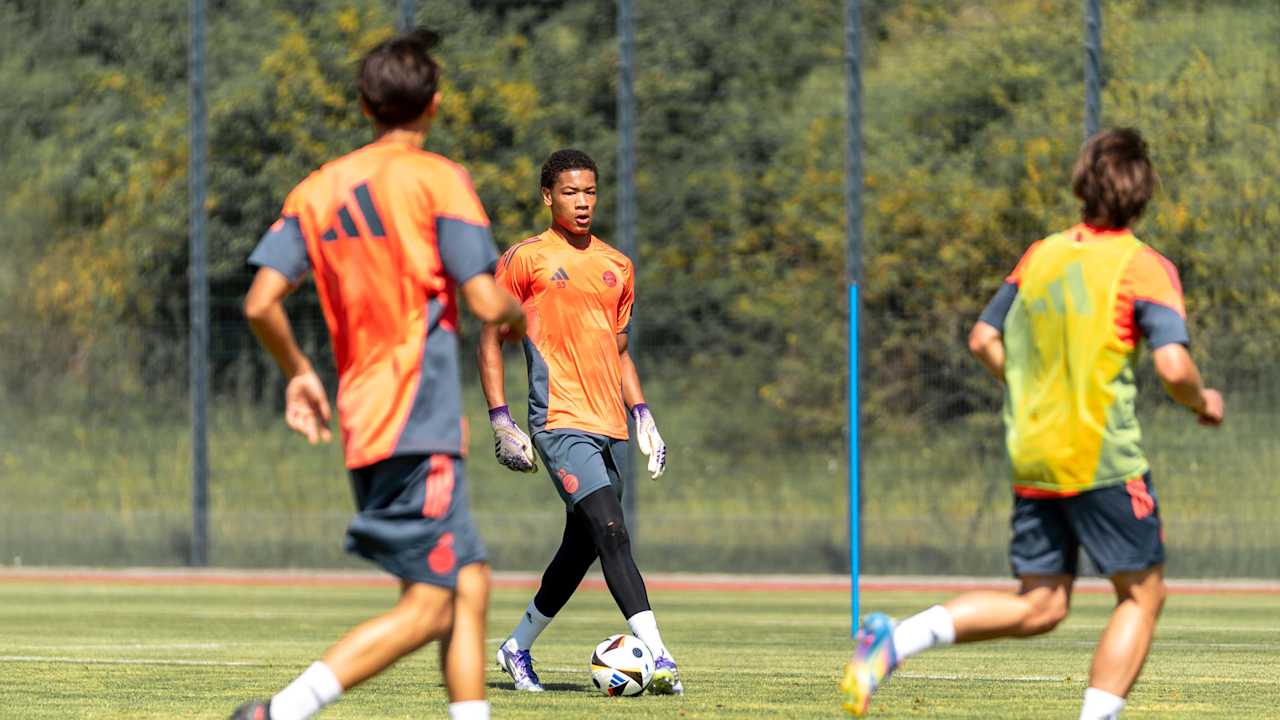Leo Prescott im Training der U19 des FC Bayern.