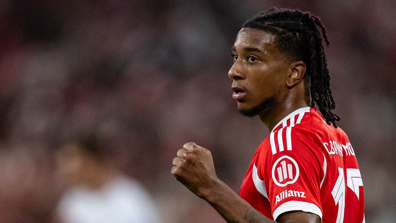 Michael Olise bejubelt ein Tor gegen Leipzig