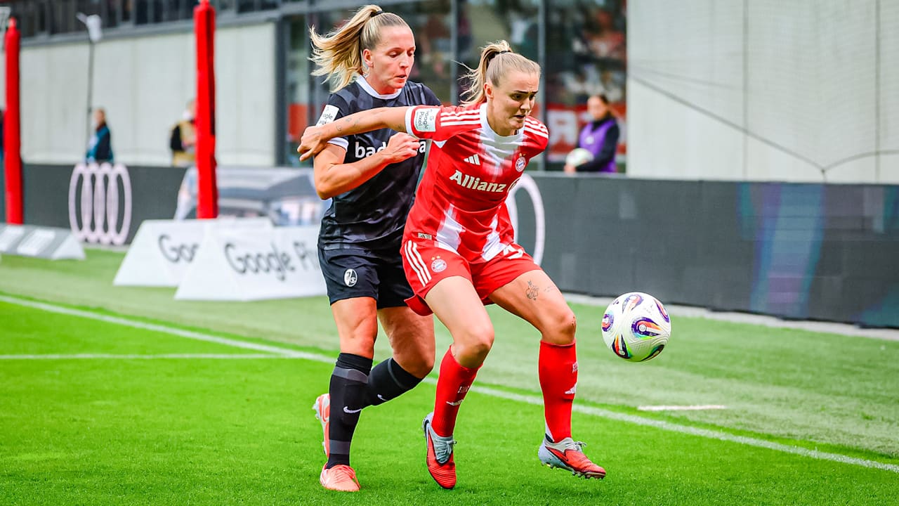 Georgia Stanway schirmt den Ball ab während des Heimspiels der FC Bayern Frauen in der Google Pixel Frauen-Bundesliga gegen den SC Freiburg