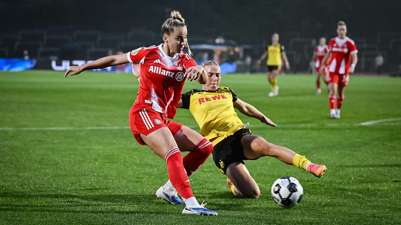 Giulia Gwinn flankt während des Spiels der FC Bayern Frauen in der ersten Runde des DFB-Pokals der Frauen bei Borussia Dortmund
