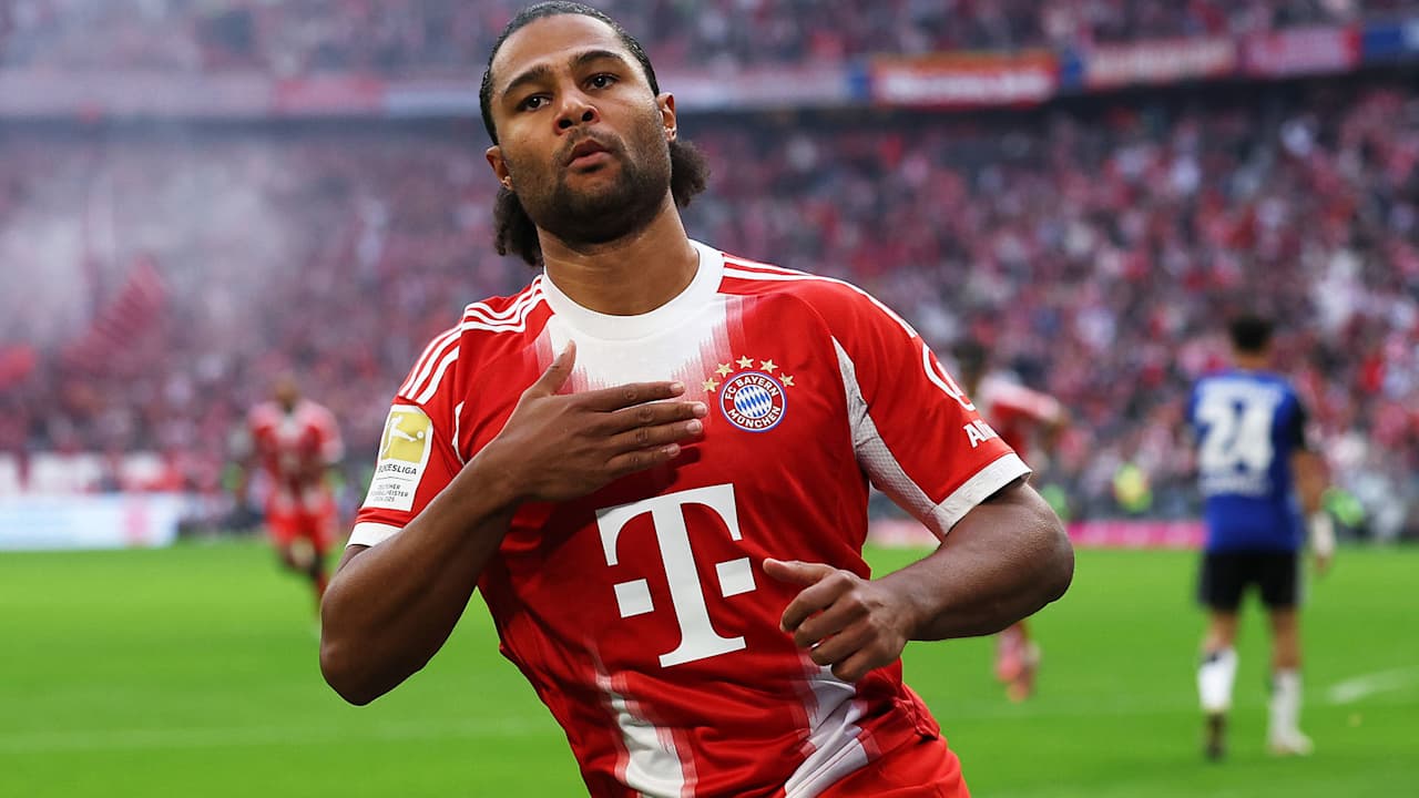 Serge Gnabry jubelt nach dem Tor zum 1:0 im Bundesliga-Spiel FC Bayern gegen Hamburger SV.