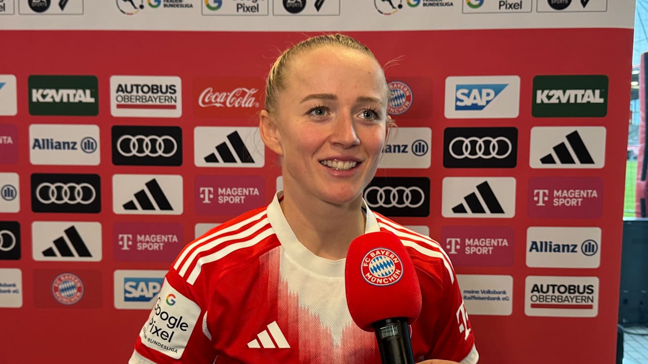 Lea Schüller beim Interview nach der Partie gegen Essen