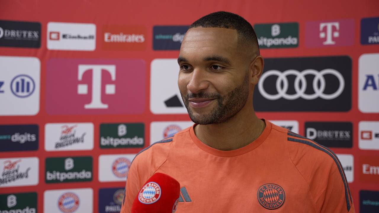 Jonathan Tah im Interview nach dem Bundesliga-Sieg des FC Bayern gegen Leverkusen