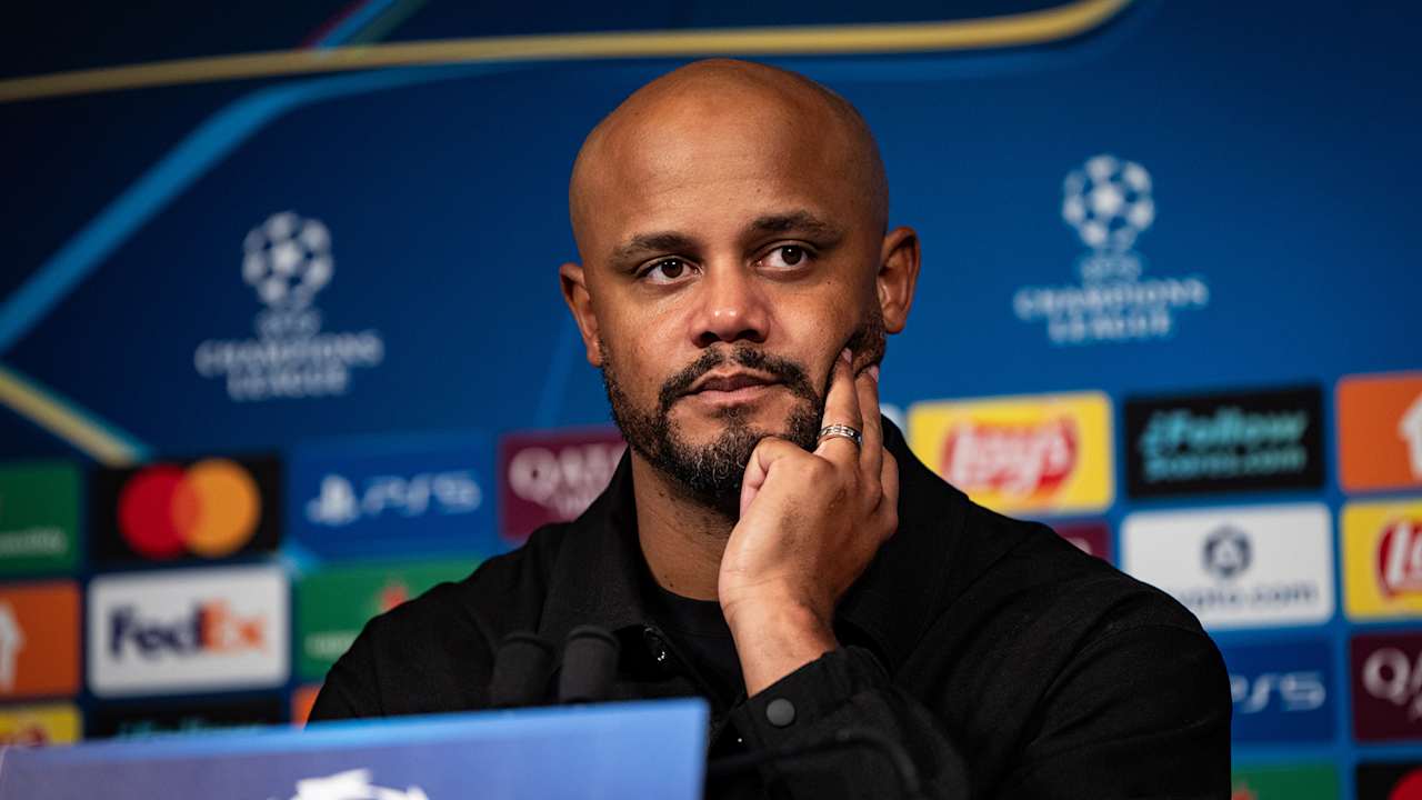 Vincent Kompany auf der PK in Paris